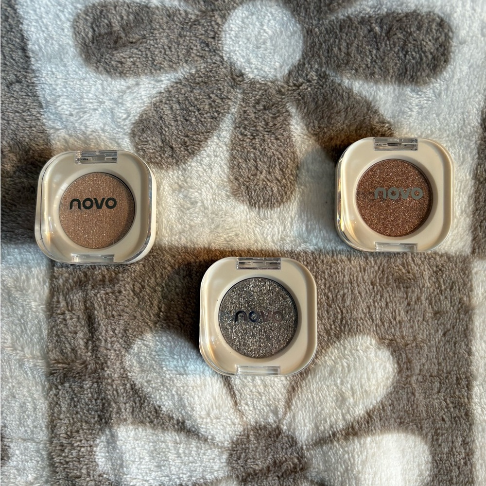 4/$12 - Novo Shimmer Eyeshadow Trio - Brown, Gold, Gray